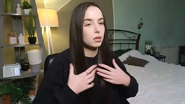 AuroraAksnesss online show from 02/13/25, 07:35