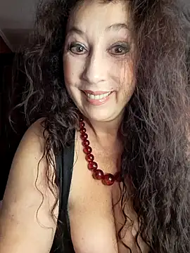 Snapshot of GypsyEsmeralda chatting on 10/19/25, 07:09 GypsyEsmeralda online show from 10/19/25, 07:09