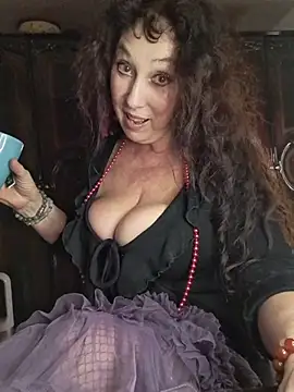 Snapshot of GypsyEsmeralda chatting on 01/17/26, 05:27 GypsyEsmeralda online show from 01/17/26, 05:27