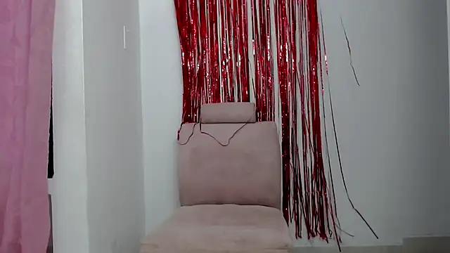 Snapshot of CATALAIA_STOMM chatting on 01/14/25, 02:43 CATALAIA STOMM online show from 01/14/25, 02:43