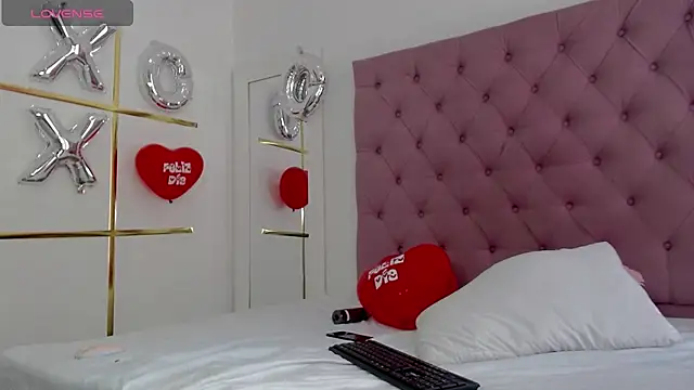 Snapshot of CATALAIA_STOMM chatting on 02/15/25, 06:01 CATALAIA STOMM online show from 02/15/25, 06:01