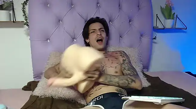 Apolo Hidalgo01 online show from 02/18/25, 05:31