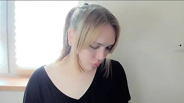 Snapshot of fem_to chatting on 02/23/25, 09:22 fem to online show from 02/23/25, 09:22