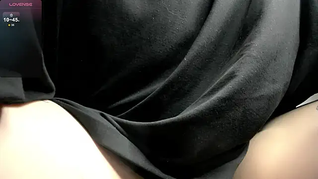 Snapshot of fem_to chatting on 09/17/25, 12:45 fem to online show from 09/17/25, 12:45