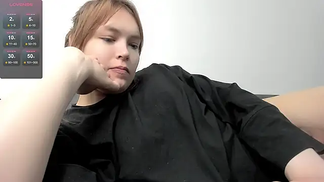 Snapshot of fem_to chatting on 11/10/25, 11:42 fem to online show from 11/10/25, 11:42