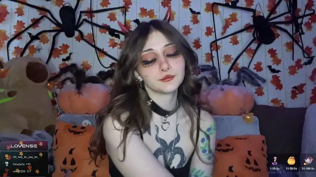 Snapshot of _Devill_Baby chatting on 10/18/25, 06:58 Devill Baby online show from 10/18/25, 06:58