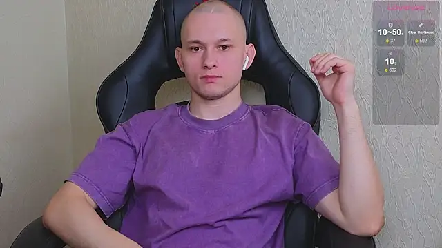 Snapshot of STRONGBEAUTY282 chatting on 12/16/24, 06:10 STRONGBEAUTY282 online show from 12/16/24, 06:10