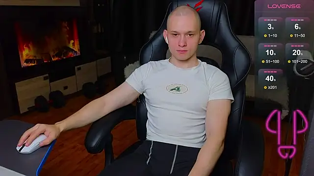 Snapshot of STRONGBEAUTY282 chatting on 01/30/25, 01:44 STRONGBEAUTY282 online show from 01/30/25, 01:44