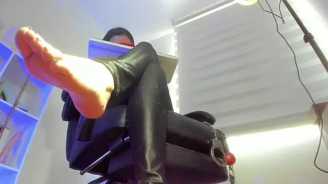 charlotte joliedart online show from 09/19/25, 07:47