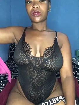 Snapshot of NunuBerry16 chatting on 01/05/25, 04:04 NunuBerry16 online show from 01/05/25, 04:04