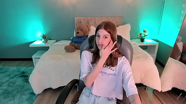 Nora Vennucci online show from 10/07/25, 07:00