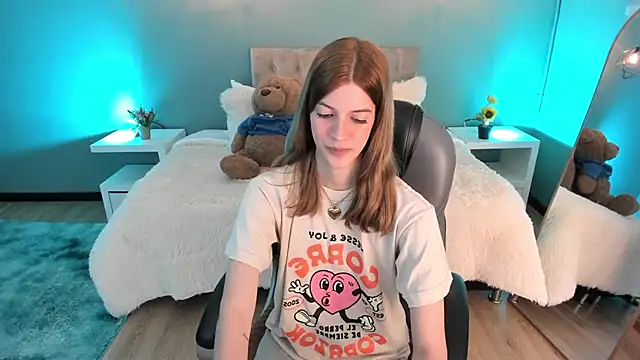 Nora Vennucci online show from 10/10/25, 07:35