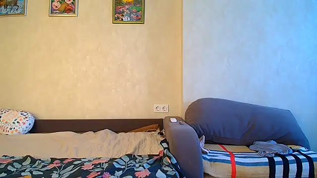 Snapshot of Brionia chatting on 06/27/26, 05:56 Brionia online show from 06/27/26, 05:56