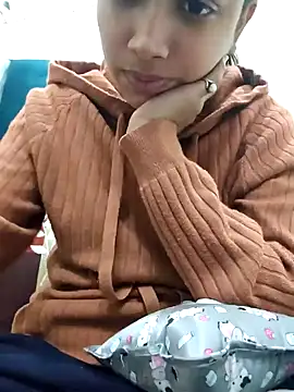 Snapshot of Aleena_Rai chatting on 12/14/24, 01:38 Aleena Rai online show from 12/14/24, 01:38