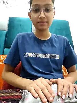 Snapshot of Aleena_Rai chatting on 12/24/24, 07:11 Aleena Rai online show from 12/24/24, 07:11