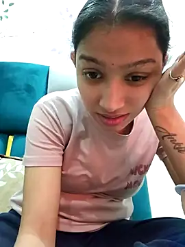 Snapshot of Aleena_Rai chatting on 01/07/25, 10:19 Aleena Rai online show from 01/07/25, 10:19