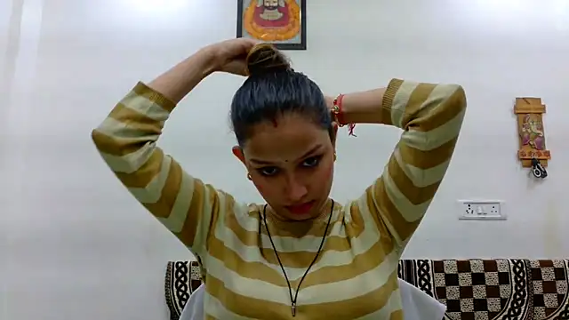 Snapshot of Aleena_Rai chatting on 10/08/25, 07:44 Aleena Rai online show from 10/08/25, 07:44