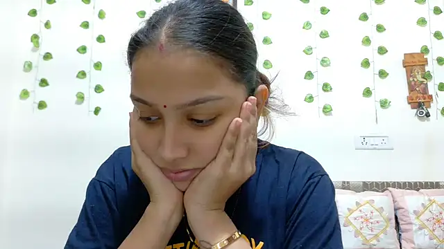 Snapshot of Aleena_Rai chatting on 11/16/25, 07:25 Aleena Rai online show from 11/16/25, 07:25