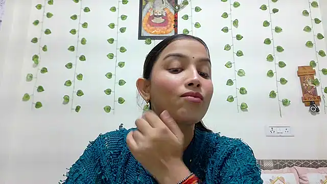 Snapshot of Aleena_Rai chatting on 11/27/25, 06:32 Aleena Rai online show from 11/27/25, 06:32