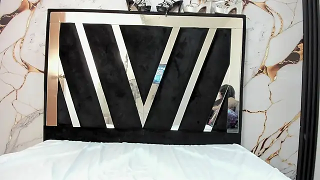 KarinaSimonz online show from 02/18/26, 08:05