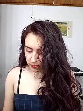 Snapshot of Emi_chik chatting on 01/22/25, 11:23 Emi chik online show from 01/22/25, 11:23