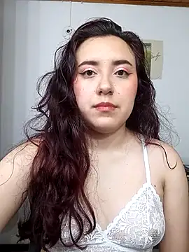 Snapshot of Emi_chik chatting on 03/08/25, 04:45 Emi chik online show from 03/08/25, 04:45