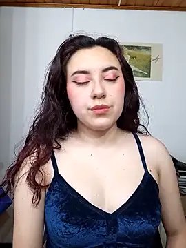 Snapshot of Emi_chik chatting on 03/22/25, 07:36 Emi chik online show from 03/22/25, 07:36