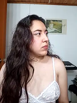 Snapshot of Emi_chik chatting on 09/13/25, 11:10 Emi chik online show from 09/13/25, 11:10