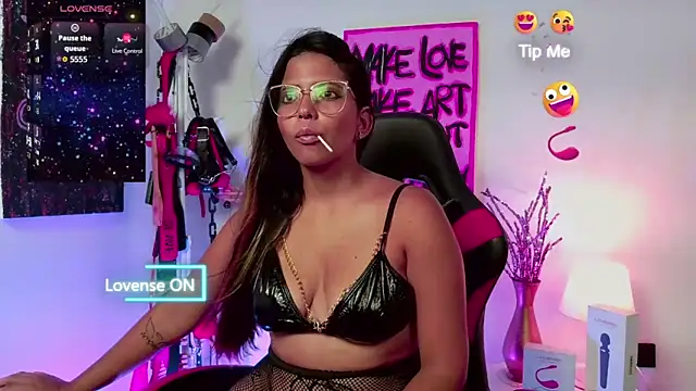 Snapshot of Megaan_Greey chatting on 10/28/25, 12:47 Megaan Greey online show from 10/28/25, 12:47