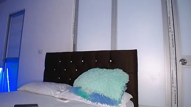 Sweet hot mia online show from 04/07/26, 01:55