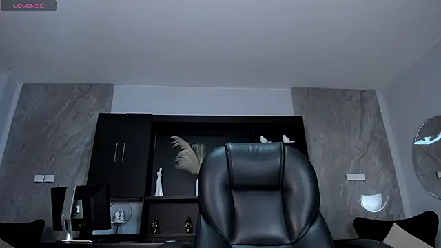 KatieNolan 1 online show from 12/14/25, 06:01