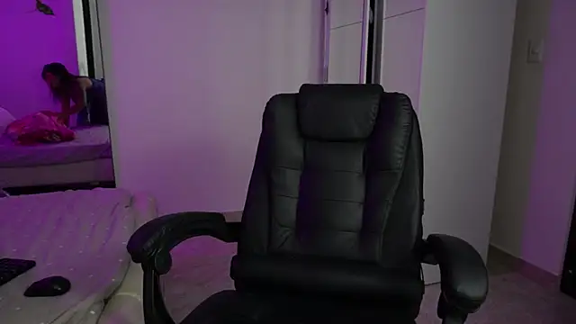 Snapshot of tammylee_ chatting on 10/15/25, 08:47 tammylee online show from 10/15/25, 08:47