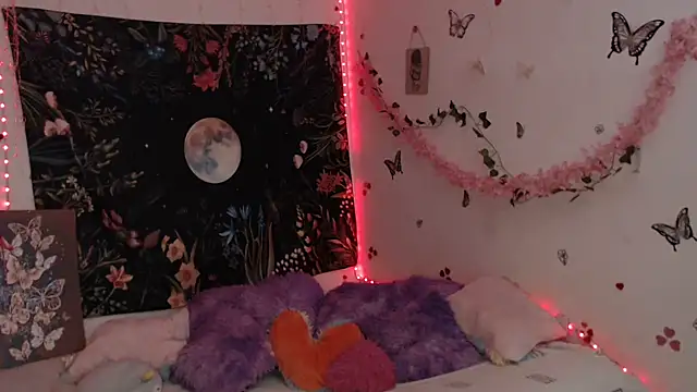 Emillyy m online show from 04/13/26, 10:48