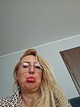 MariaRichi  online show from 03/04/25, 10:24