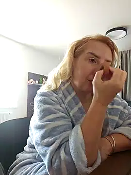 MariaRichi  online show from 03/06/25, 07:25