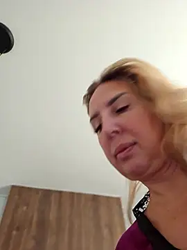 MariaRichi  online show from 11/28/25, 07:44