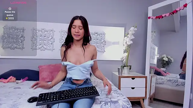 adelaa 11 online show from 02/28/25, 07:03