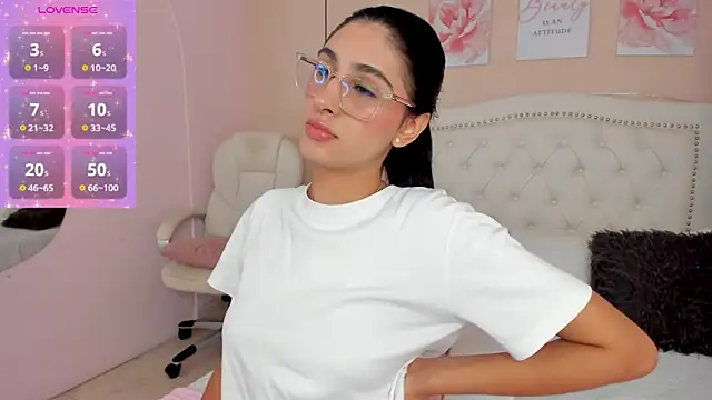 Snapshot of Ashley_Evans18 chatting on 02/28/25, 11:58 Ashley Evans18 online show from 02/28/25, 11:58