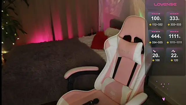 Snapshot of VasilisaRedHooot chatting on 02/22/25, 05:13 VasilisaRedHooot online show from 02/22/25, 05:13