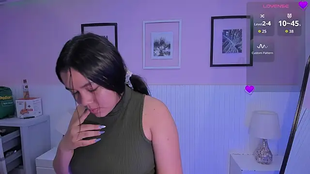 emma smile online show from 04/17/26, 11:46