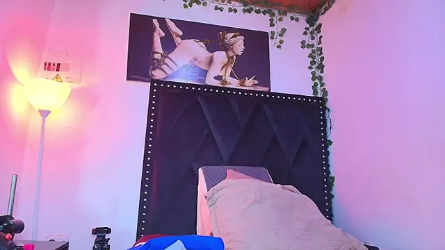 dafne queenn online show from 11/22/25, 12:48