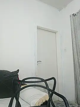 annybarros21 online show from 10/15/25, 04:23