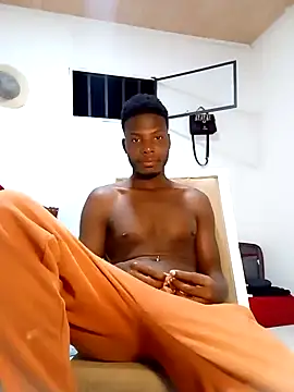 Snapshot of DalianHR33 chatting on 12/14/24, 03:40 DalianHR33 online show from 12/14/24, 03:40