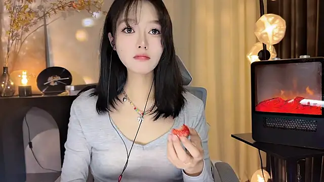 Snapshot of xiaodaibabyy chatting on 12/28/24, 01:06 xiaodaibabyy online show from 12/28/24, 01:06