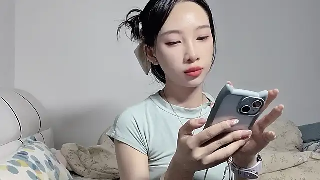 Snapshot of Lili-2 chatting on 06/30/26, 03:57 Lili-2 online show from 06/30/26, 03:57