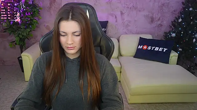 Julia  Star  online show from 01/04/25, 11:22