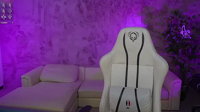 Julia  Star  online show from 01/19/25, 11:34