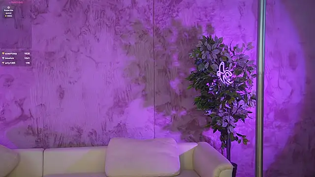 Julia  Star  online show from 02/25/25, 11:30