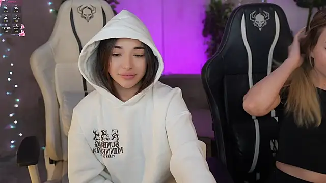 Julia  Star  online show from 02/26/25, 07:53