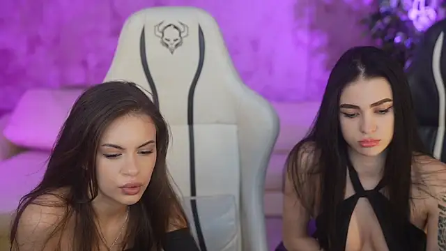 Julia  Star  online show from 03/11/25, 02:40